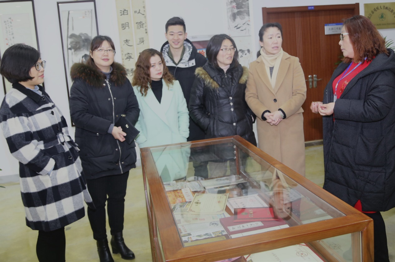 弘扬雷锋精神  情暧托养中心