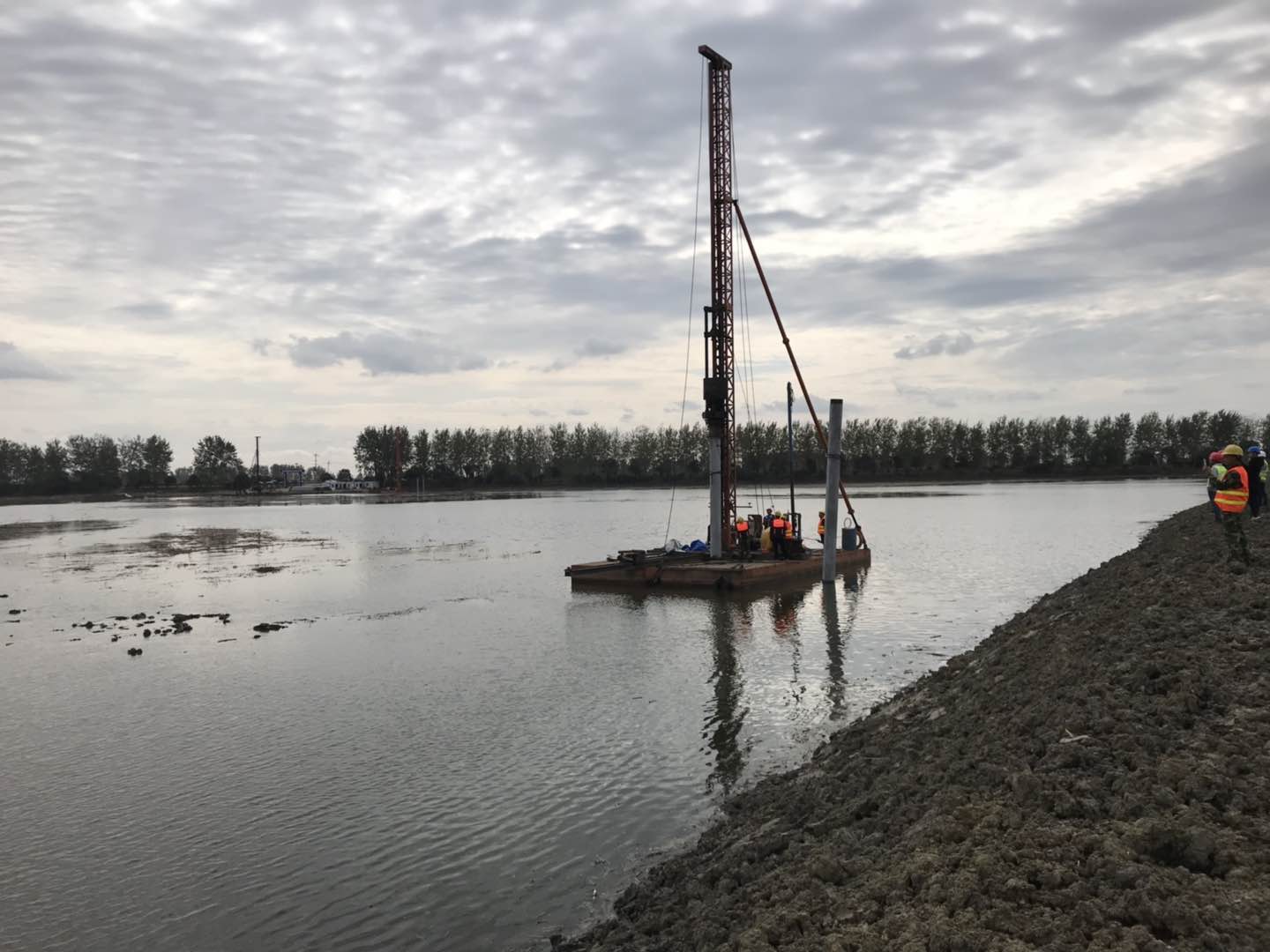 开拓光伏发电施工，致力做大做强