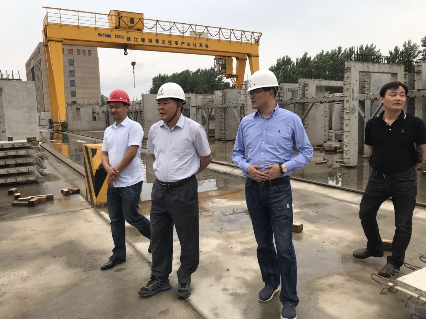 协会名誉会长鄂金书现场调研建筑现代化产业基地