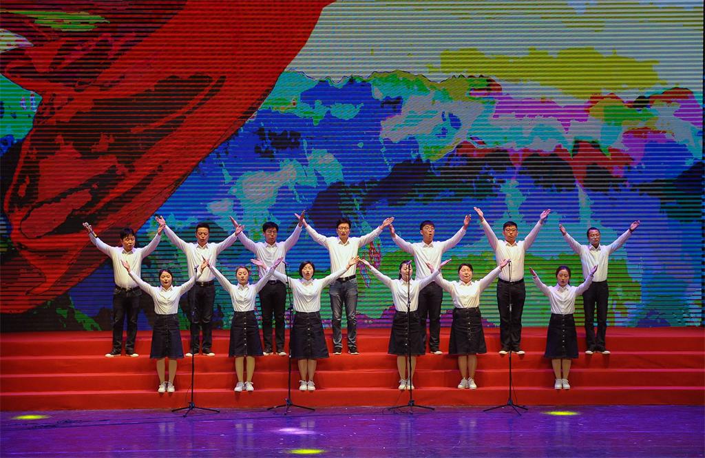 提增精气神，推进新发展