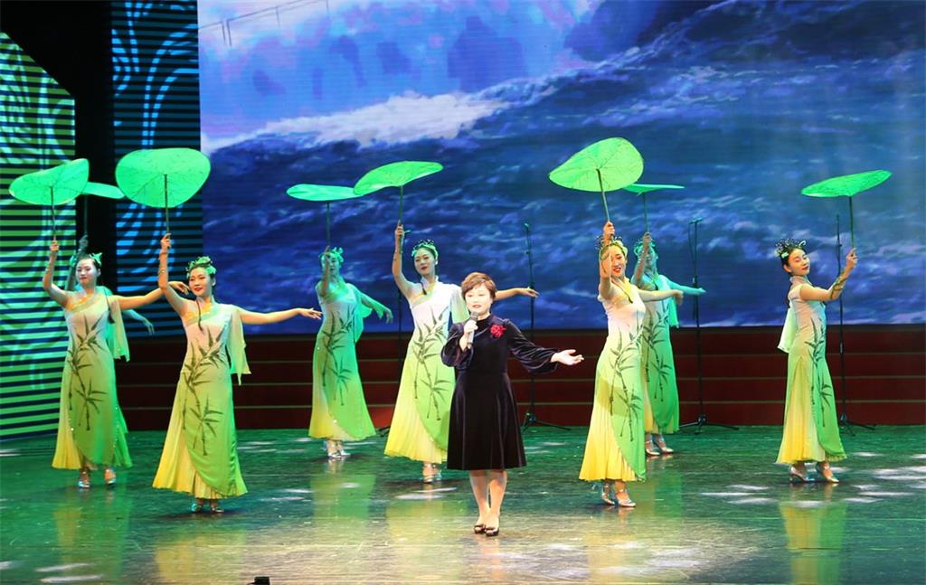 提增精气神，推进新发展