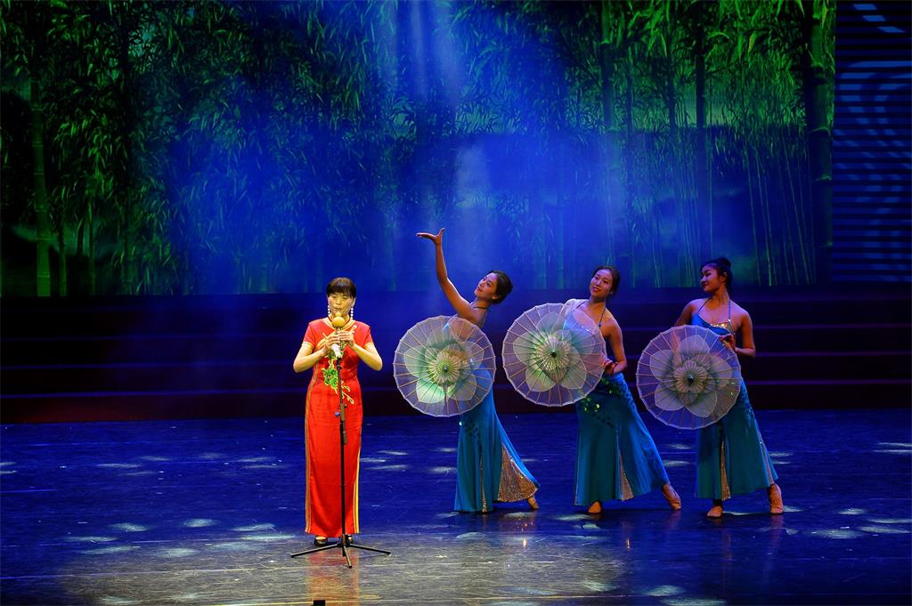 提增精气神，推进新发展