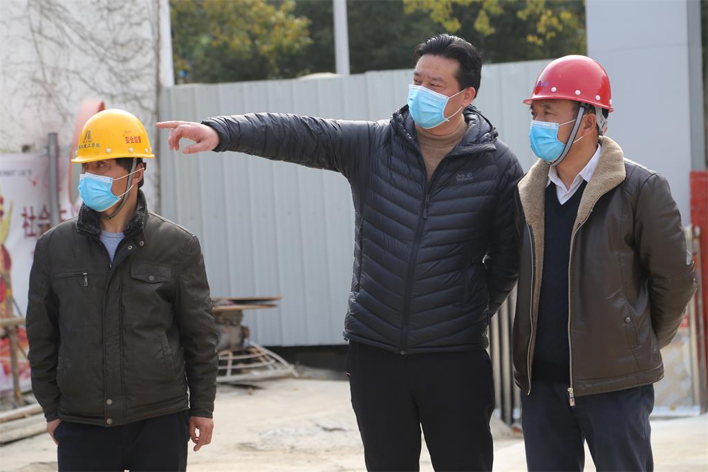 防控复工两手抓    保质保量保健康