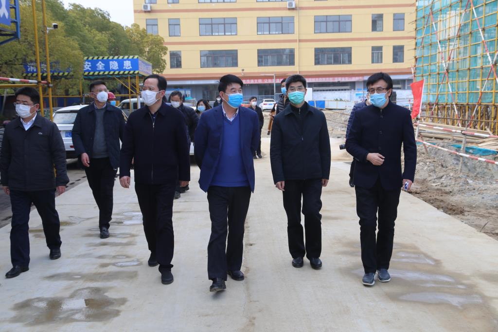 防控复工两手抓    保质保量保健康